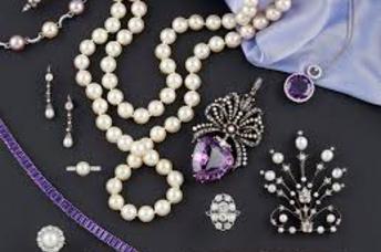 A collection of jewelry including pearls and amethyst.